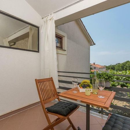 Apartment Green with Balcony Nova Vas  Buitenkant foto