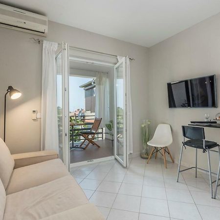 Apartment Green with Balcony Nova Vas  Buitenkant foto