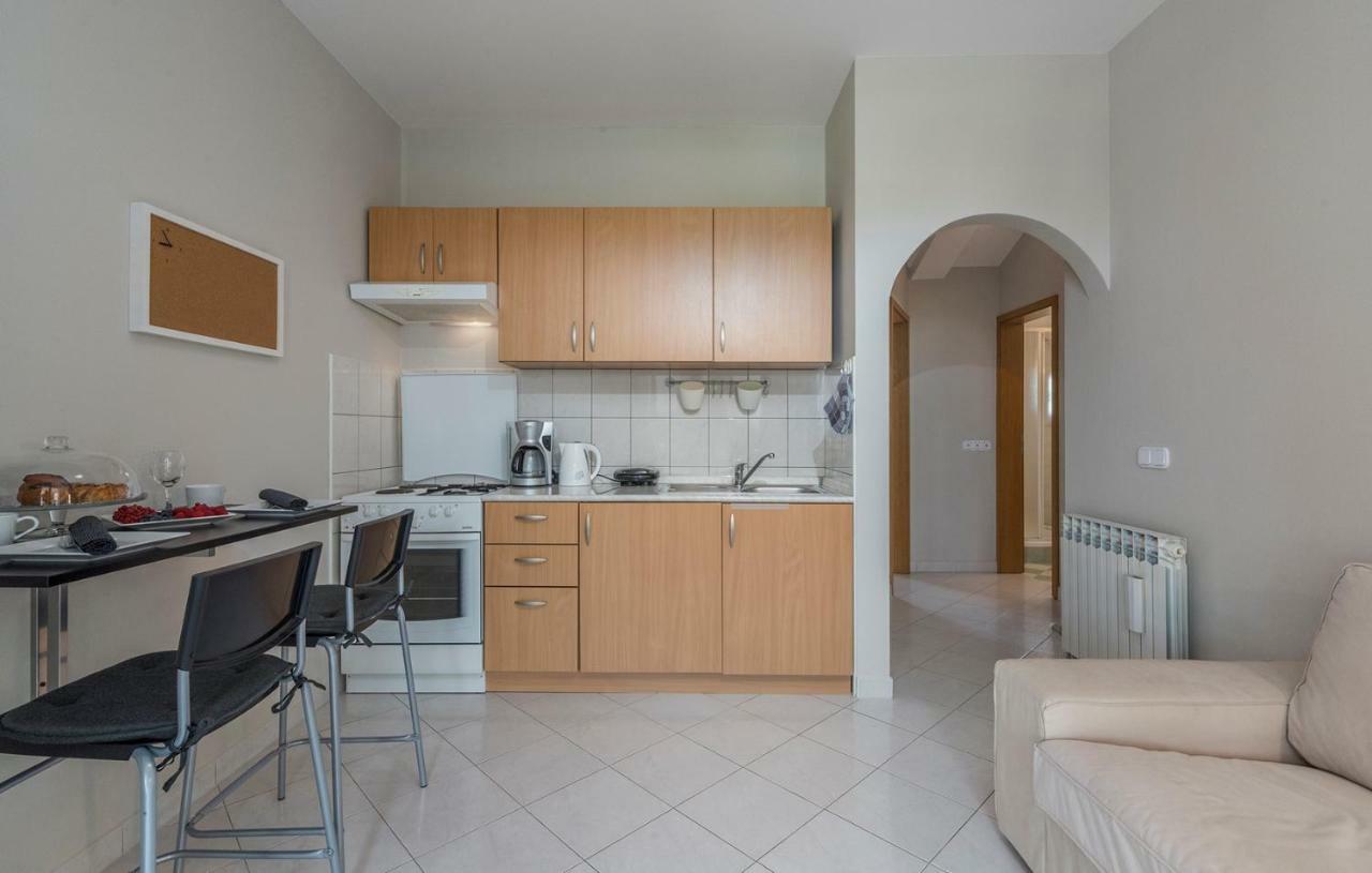 Apartment Green with Balcony Nova Vas  Buitenkant foto