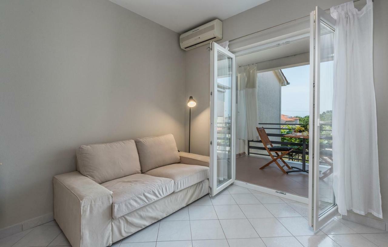 Apartment Green with Balcony Nova Vas  Buitenkant foto