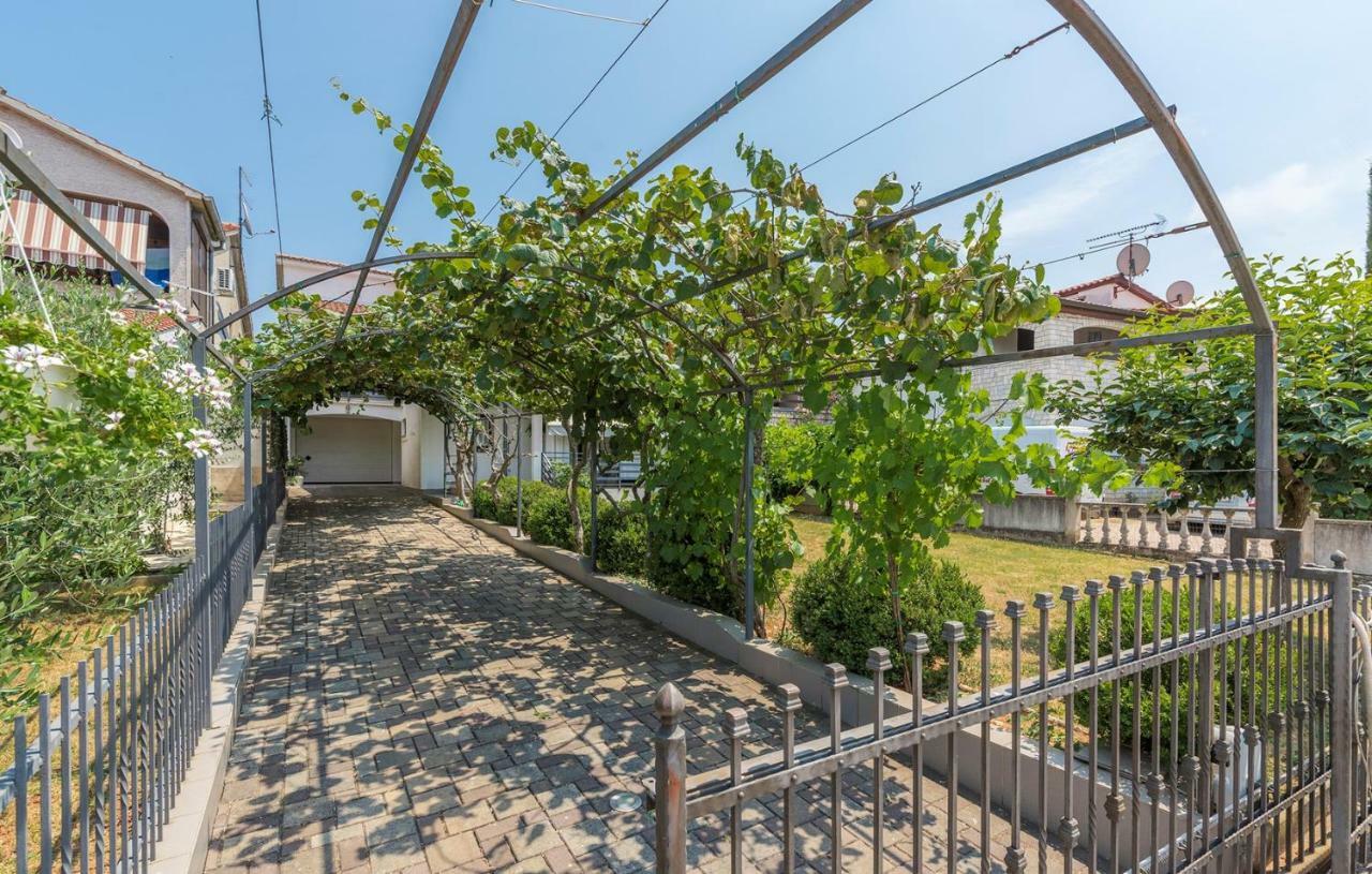 Apartment Green with Balcony Nova Vas  Buitenkant foto