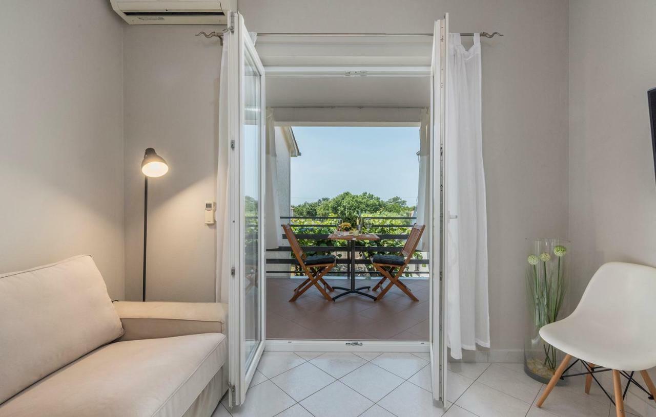 Apartment Green with Balcony Nova Vas  Buitenkant foto
