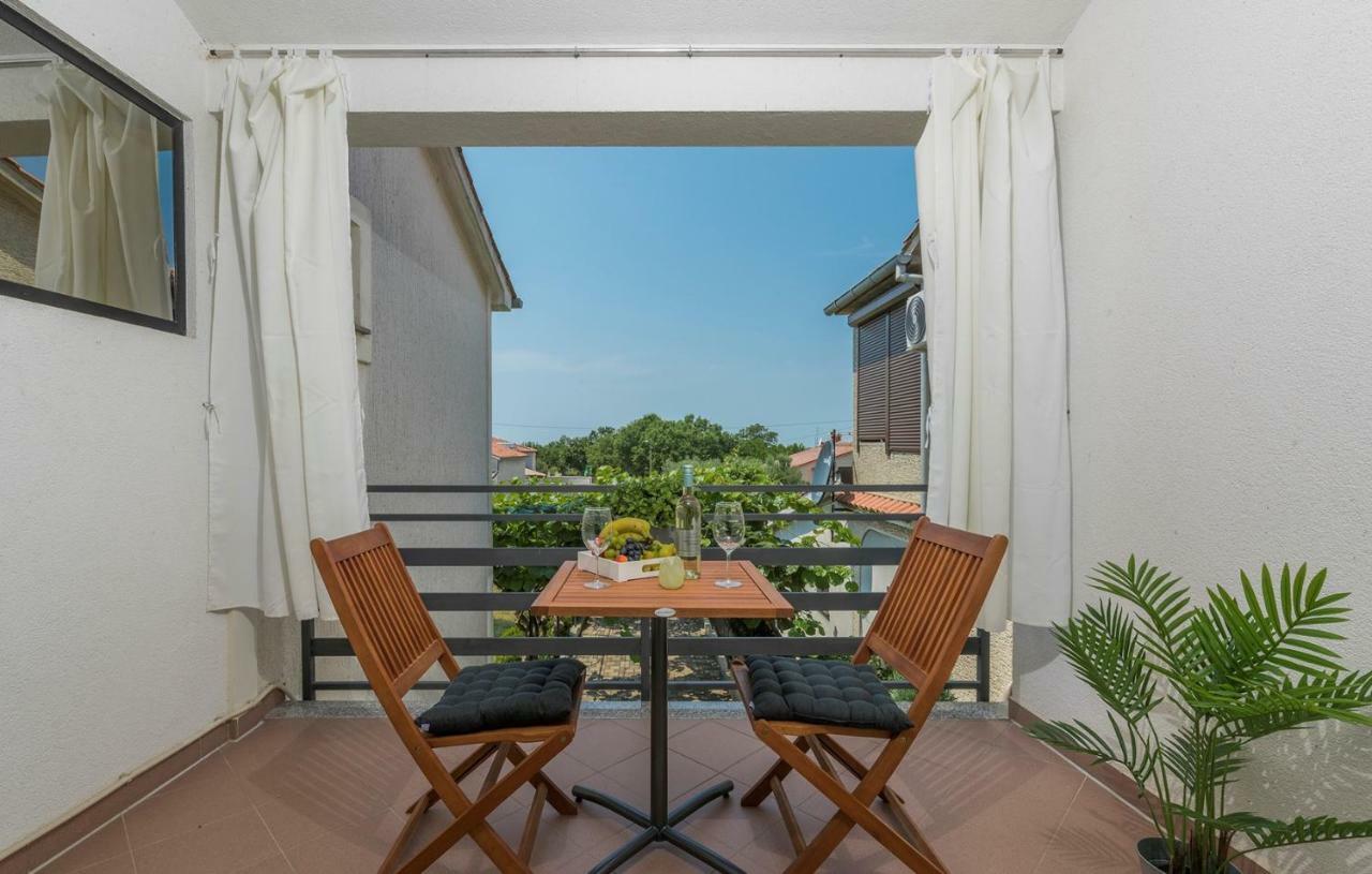 Apartment Green with Balcony Nova Vas  Buitenkant foto